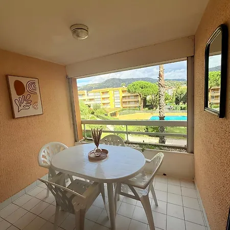 Privee Avec Balcon, Piscine Et Place De Parking * Le Lavandou