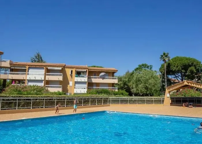 Privee Avec Balcon, Piscine Et Place De Parking * Le Lavandou
