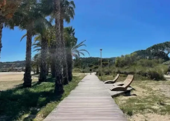 Lägenhet Privee Avec Balcon, Piscine Et Place De Parking Le Lavandou