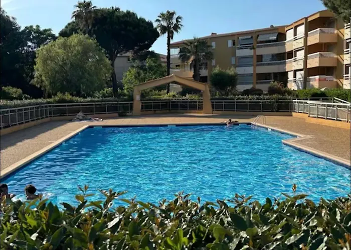 Privee Avec Balcon, Piscine Et Place De Parking Lägenhet