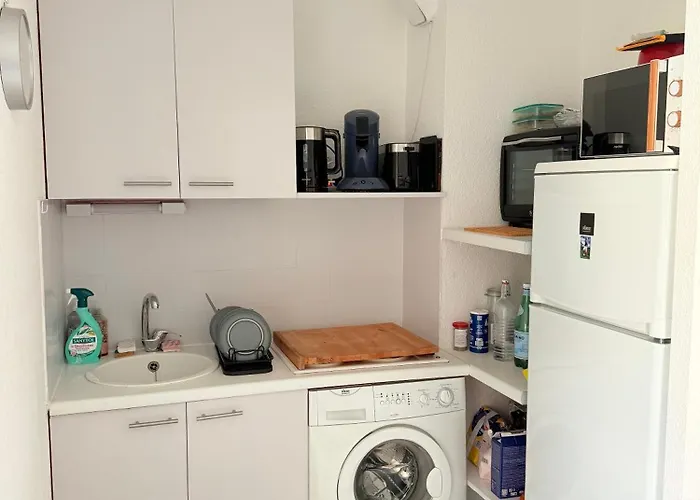 Lägenhet Privee Avec Balcon, Piscine Et Place De Parking *