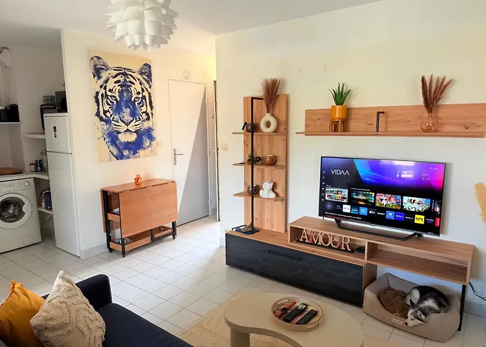 Privee Avec Balcon, Piscine Et Place De Parking Lägenhet *