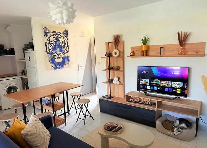 Privee Avec Balcon, Piscine Et Place De Parking * Le Lavandou