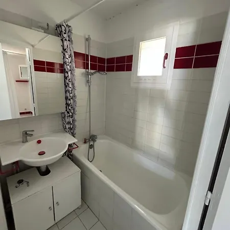 Privee Avec Balcon, Piscine Et Place De Parking * Le Lavandou