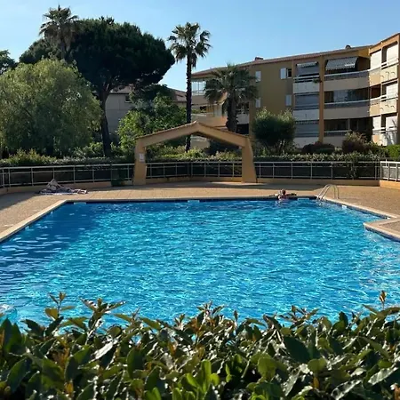 Privee Avec Balcon, Piscine Et Place De Parking Apartamento Le Lavandou