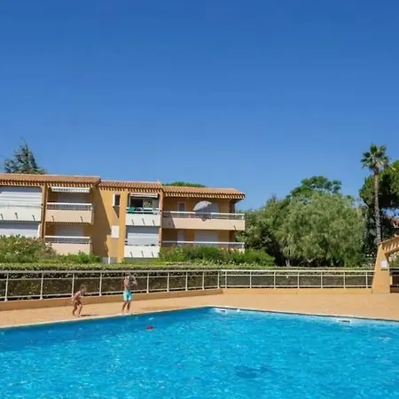 Privee Avec Balcon, Piscine Et Place De Parking * Le Lavandou