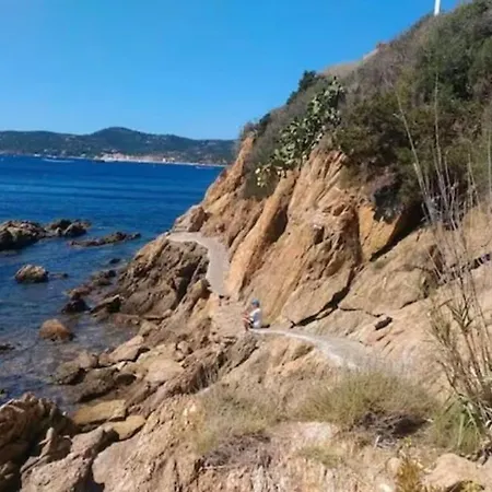 Privee Avec Balcon, Piscine Et Place De Parking