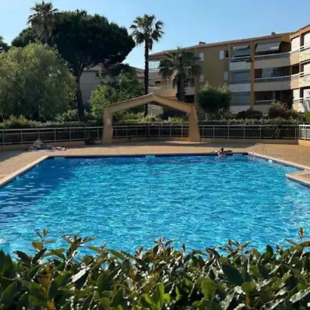 Privee Avec Balcon, Piscine Et Place De Parking Lägenhet