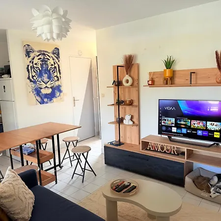 Privee Avec Balcon, Piscine Et Place De Parking * Le Lavandou