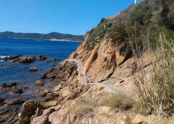 Privee Avec Balcon, Piscine Et Place De Parking