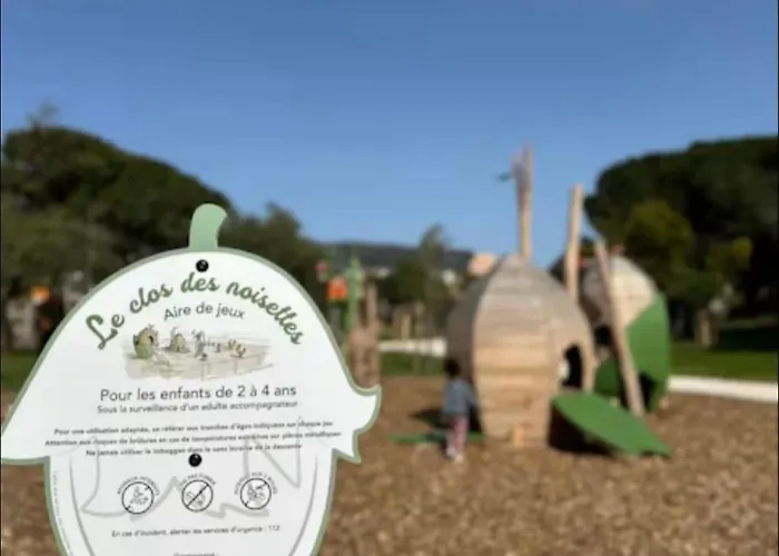 Lejlighed Privee Avec Balcon, Piscine Et Place De Parking Le Lavandou